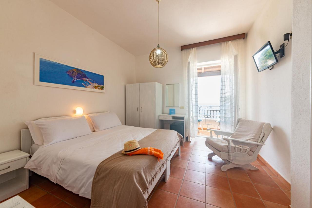 Villa Bina Sea Hotel Sant'Angelo  ภายนอก รูปภาพ