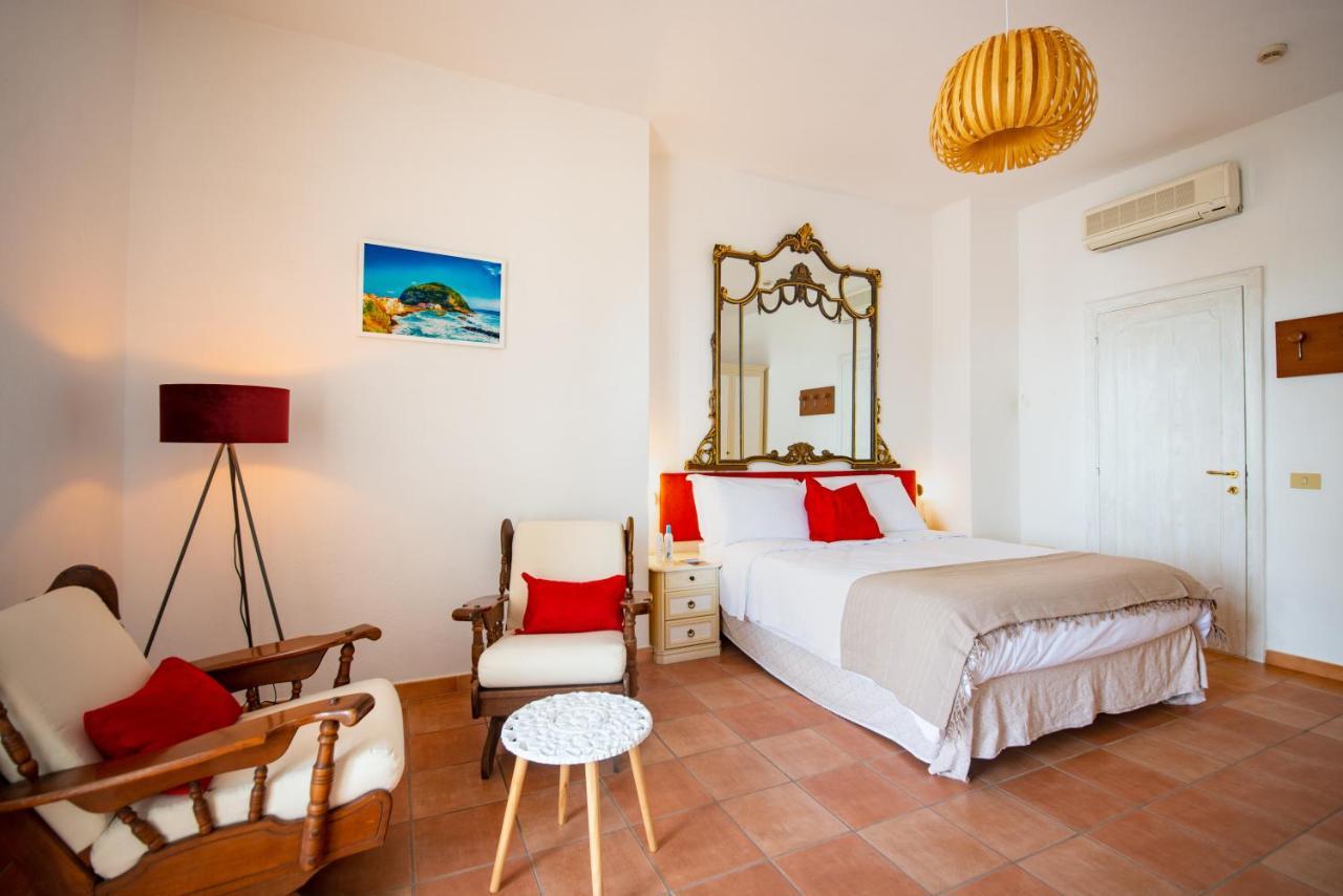 Villa Bina Sea Hotel Sant'Angelo  ภายนอก รูปภาพ