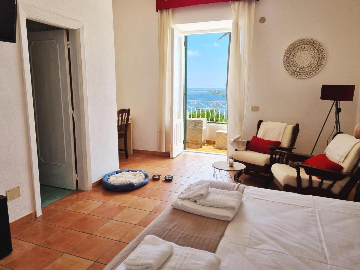 Villa Bina Sea Hotel Sant'Angelo  ภายนอก รูปภาพ