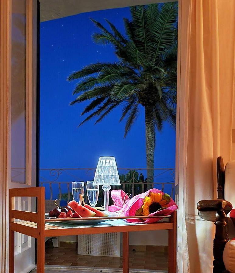 Villa Bina Sea Hotel Sant'Angelo  ภายนอก รูปภาพ